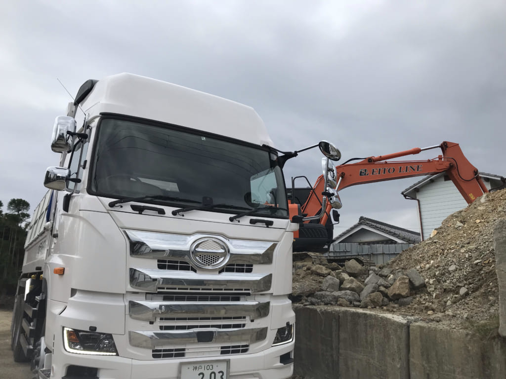 10tダンプ登場 残土処分のエイトライン